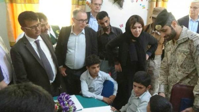 وفد برلماني فرنسي يزور مركز إعادة تأهيل الأطفال المجندين والمتأثرين بالحرب في مدينة مأرب