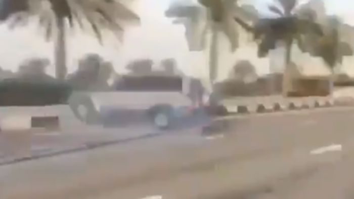 فيديو مروع لدهس شاب بالتفحيط في الإمارات.. وضبط الجناة