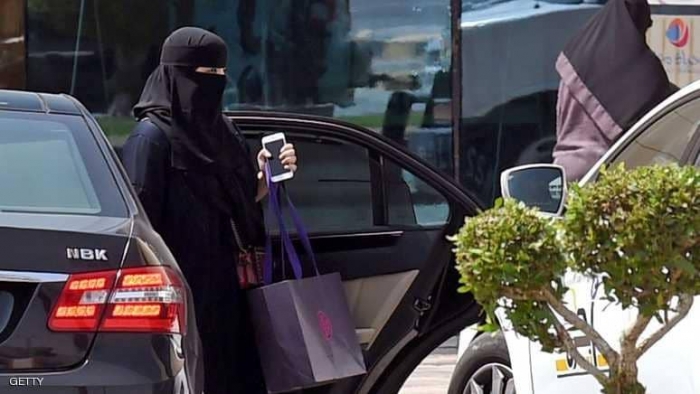 السعودية.. بدء إصدار رخص قيادة للنساء