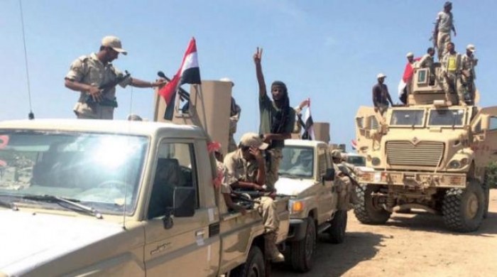 بعد هجوم مباغت على المليشيا.. قوات الشرعية على بعد 2 كيلومتر من تحرير مطار الحديدة