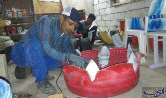 شاهد بالصور : سفيان نعمان شاب يمني يستخدم الإطارات (تايرات) المستعملة في أشكال جميلة
