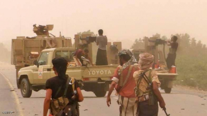 سكاي نيوز عربية : معارك مستعرة بمطار الحديدة.. والحوثيون يتحصنون بالمدنيين