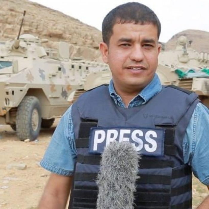 صحفي يمني بقناة الجزيرة : الامارات منعت وسائل الإعلام التابعة لحكومة الرئيس هادي من تغطية سير المعارك بالحديدة