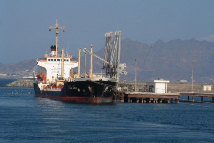 ميدل ايست مونيتور الحوثيون يبدون استعداهم لتسليم ميناء الحديدة
