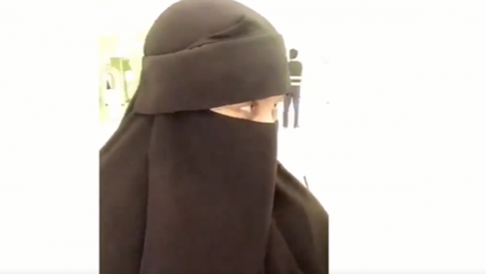 فيديو : سيدة سعودية لمحمد عبده: "أحبه وأحب اللي يحبونه"