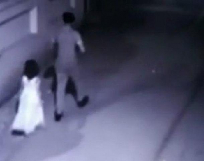 جريمة بشعة.. رجل يختطف طفلة في السادسة ويغتصبها ثم يهشم رأسها (فيديو)
