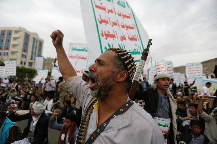 اجبره الحوثيون على القتال معهم فاحتال عليهم وقتل أربعة منهم