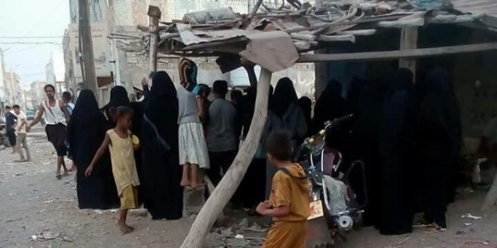 سكان الحديدة يرغمون الحوثي على تحريك بطاريات مدفعيته التي نصبها بين منازل المواطنين