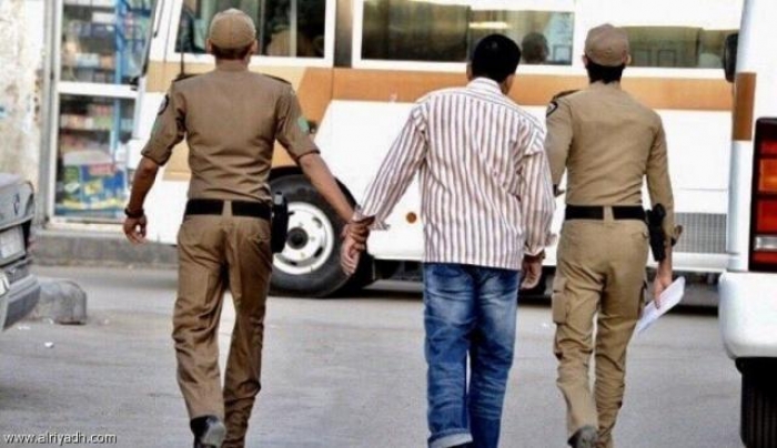 السعودية تعلن عن ضبط عدد مهول من مخالفي انظمة الإقامة والعمل من بينهم يمنيين