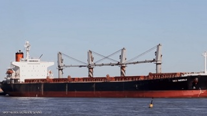 التحالف: سفينة قمح تدخل ميناء الصليف بعد هجوم إرهابي حوثي