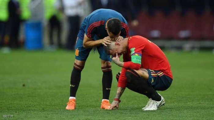 بالصور.. راموس "العنيف" يبكي قهرا بعد إقصاء إسبانيا