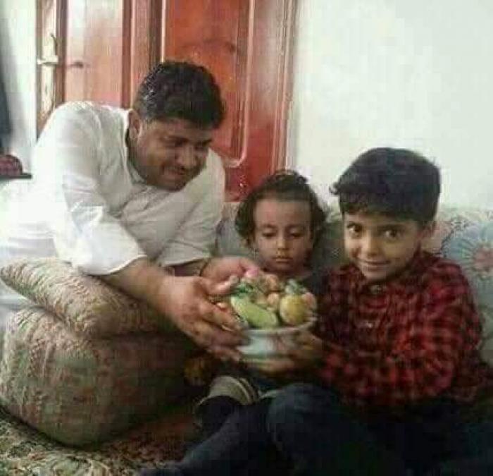 شاهد : صورة محمد علي الحوثي مع اطفالة التي استفز بها مشاعر اليمنيين