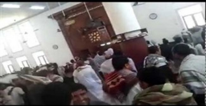 ارادة الشعب تسقط الخطيب الحوثي في مسجد بـ اب
