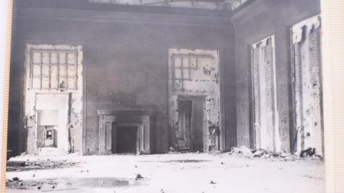 شاهد: لأول مرة.. صور نادرة لمكتب هتلر المدمر بالقنابل