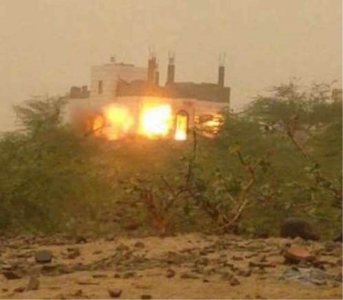 شاهد بالصور الحوثي يدمر منزل يمني التحق بقوات الشرعية في الساحل الغربي