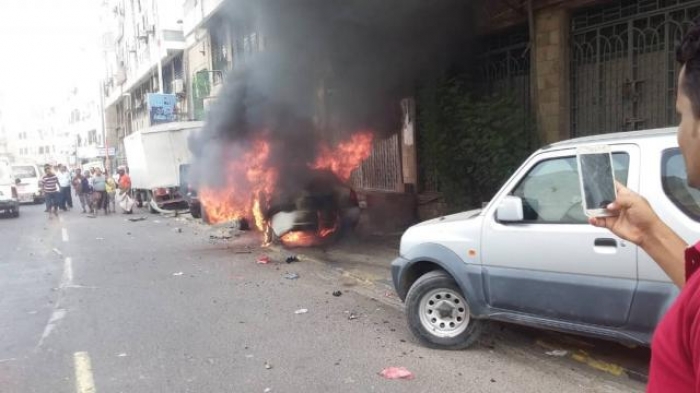 عاجل : انفجار سيارة بمدينة المعلا عدن  .. صورة