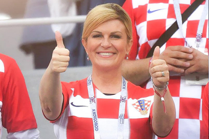 عناق رئيسة كرواتيا للاعبي المنتخب تحرج قناة إيرانية