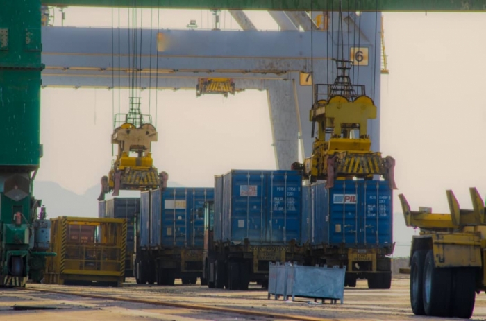 ميناء عدن يحقق مناولة مرتفعة هي الأكبر خلال ثمان سنوات الماضية