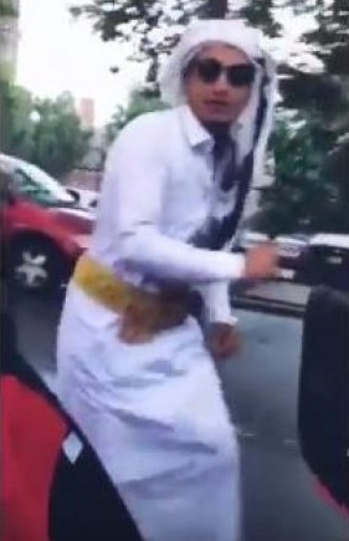 بالفيديو تحدي كيكي : الرقص القاتل يجتاح العالم ويصل اليمن .. شاهد كيكي يمني