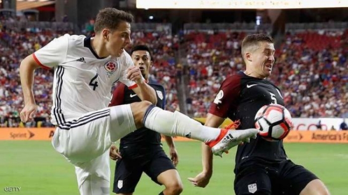 أرياس يرتدي قميص أتلتيكو بديلا لفرساليكو