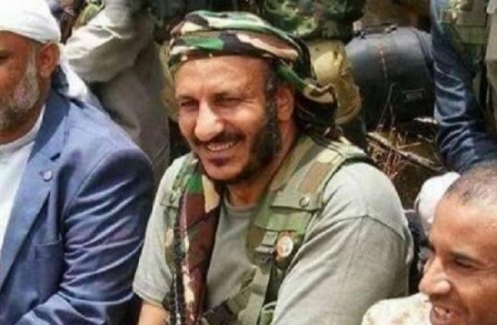 أول ظهور علني لـ "طارق صالح" في جبهة الساحل الغربي (صورة)