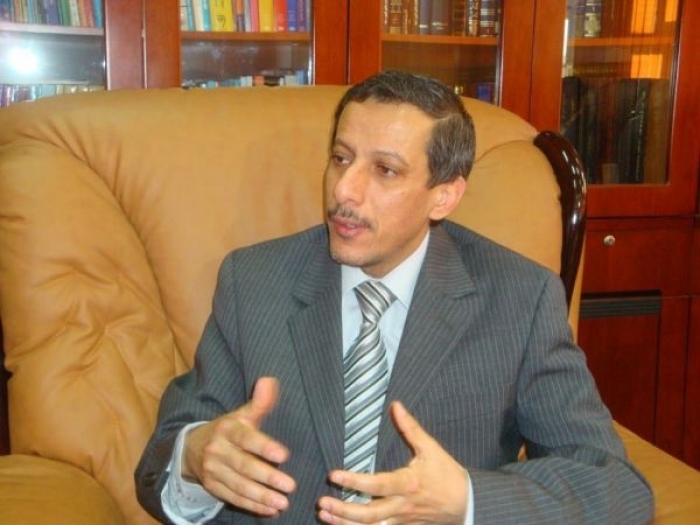 وزير "إصلاحي" في حكومة الشرعية يصل "عدن" بعد إفلاته من الإقامة الجبرية بـ"صنعاء" (إسم وصورة)