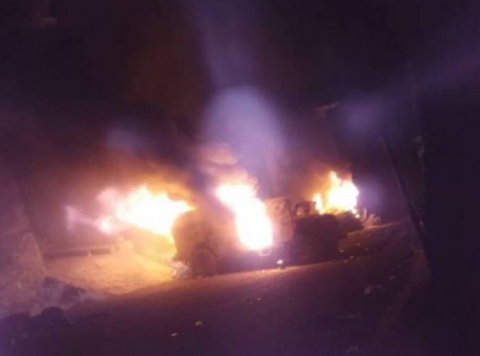 شاهد.. مدرعات أبو العباس تحترق في شوارع تعز (صورة)