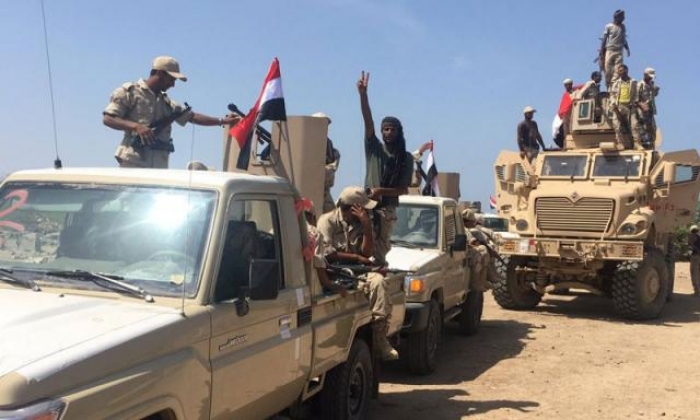 اكثر من 100 مقاتل حوثي يسقطون في قبضة الجيش الوطني بالحديدة