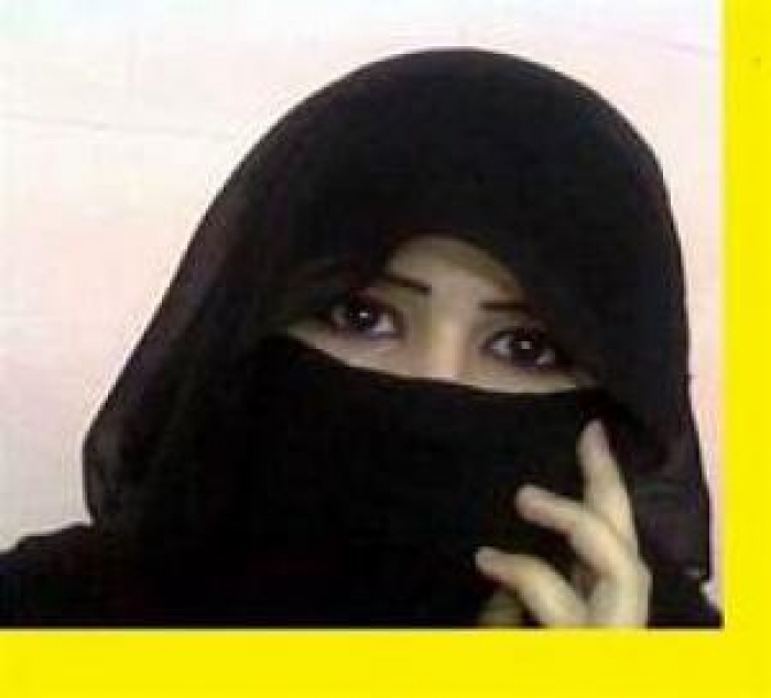 شاهد بالفيديو: بنات سعوديات اصطادتهم الكاميرا في مقهى بلندن سوف يفاجئك ما يفعلون