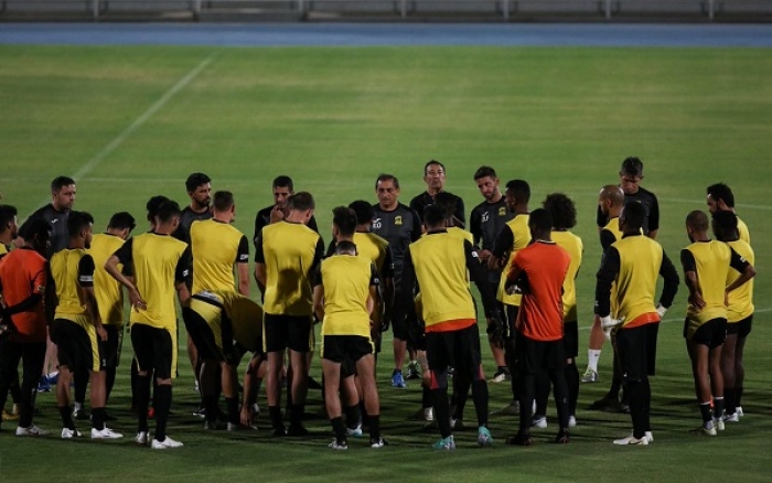 الشك يدخل معسكر اتحاد جدة مبكرًا