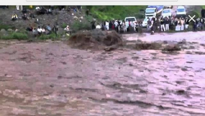 وفاة ثلاث نساء غرقا جراء سيول الامطار بمنطقة بعدان بإب