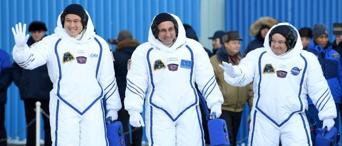 روسيا توقف نقل رواد أمريكا إلى الفضاء