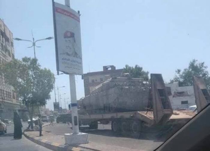 دبابات تخرج من مطار عدن وتضارب في الأنباء عن وجهتها “صور”