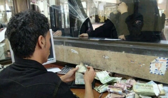 البنك المركزي يعلن سعرا رسميا لصرف الريال وشركات الصرافة تبدأ الصرف وفقا للتسعيرة الجديدة.. تعرف على سعر الصرف