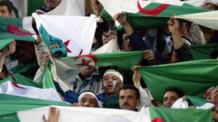 الرئيس العراقي "صدام حسين" ينهي مواجهة عربية بين اتحاد العاصمة الجزائري  والقوة الجوية العراقية