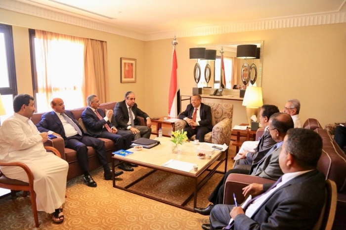إجتماع برئاسة "بن دغر"  يناقش إجراءات تعزيز قيمة الريال اليمني وإعادة بسط سلطات الدولة في المحافظات المحررة