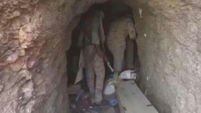 شاهد : الجيش يقتحم «كهفا» في صعدة - 5 غرف تحت الارض للعمليات والاتصالات وهذا ما تم العثور عليه