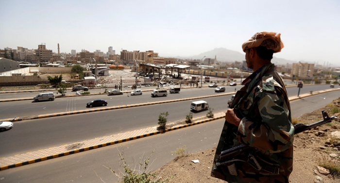 وكالة دولية: صنعاء تواجه أزمة خانقة وهذا السبب "هل لجأ الحوثي إلى خطة جديدة لايقاف معركة الحديدة؟"