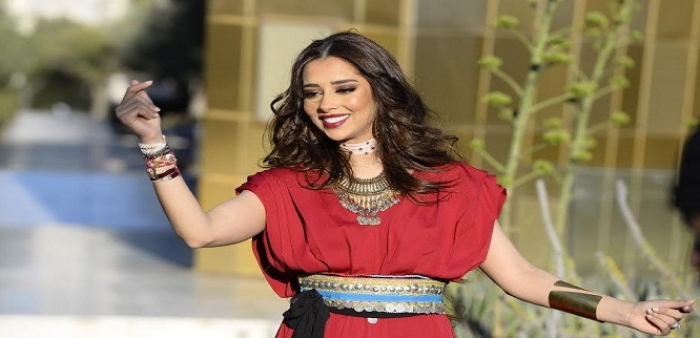 مطربة يمنية تصل إلى أشهر مسرح عالمي بسبب ترك خطيبها السعودي لها والزواج من أخرى..!