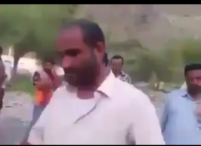 شاهد: شاب من يافع يودع محبيه قبل دقائق من إعدامه (فيديو)