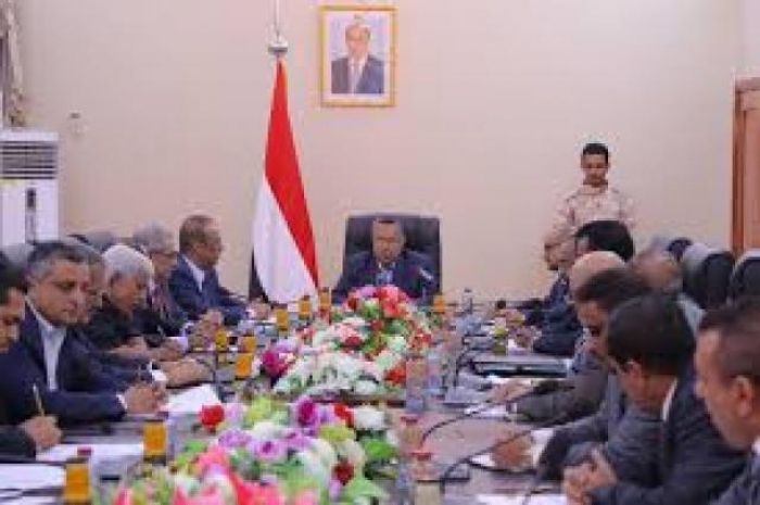 صحفي يمني يطالب بمحاكمة بن دغر وحكومته