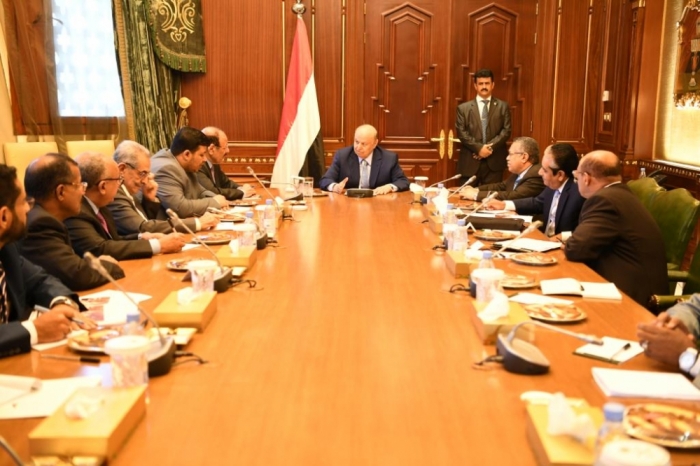 ابرز نتائج اجتماعات الرئيس هادي مع الحكومة والمستشارين بحثا عن حلول للازمة الاقتصادية العاصفة