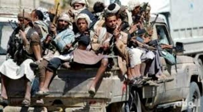 بدأت بنقل الأمول وانتهت بالصواريخ.. الحوثيين يرحلون عن الحديدة بشكل جزئي