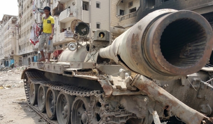 الاوضاع المتوترة بالعاصمة عدن تفرغ جبهة الساحل الغربي من المقاتلين