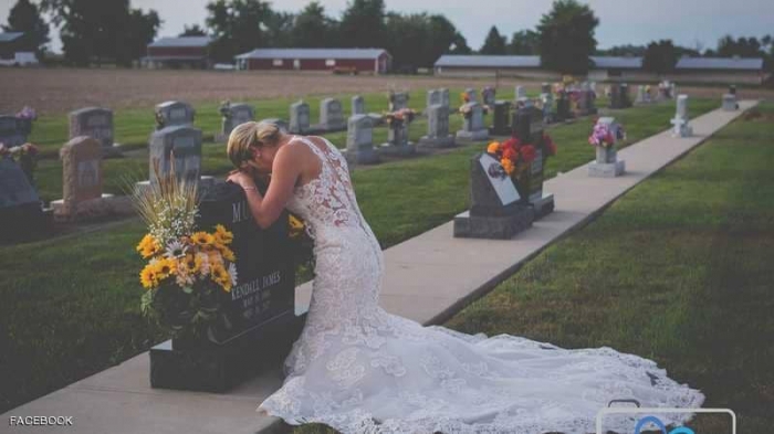 صورة "مؤلمة" لعروس عند قبر عريسها في يوم الزفاف
