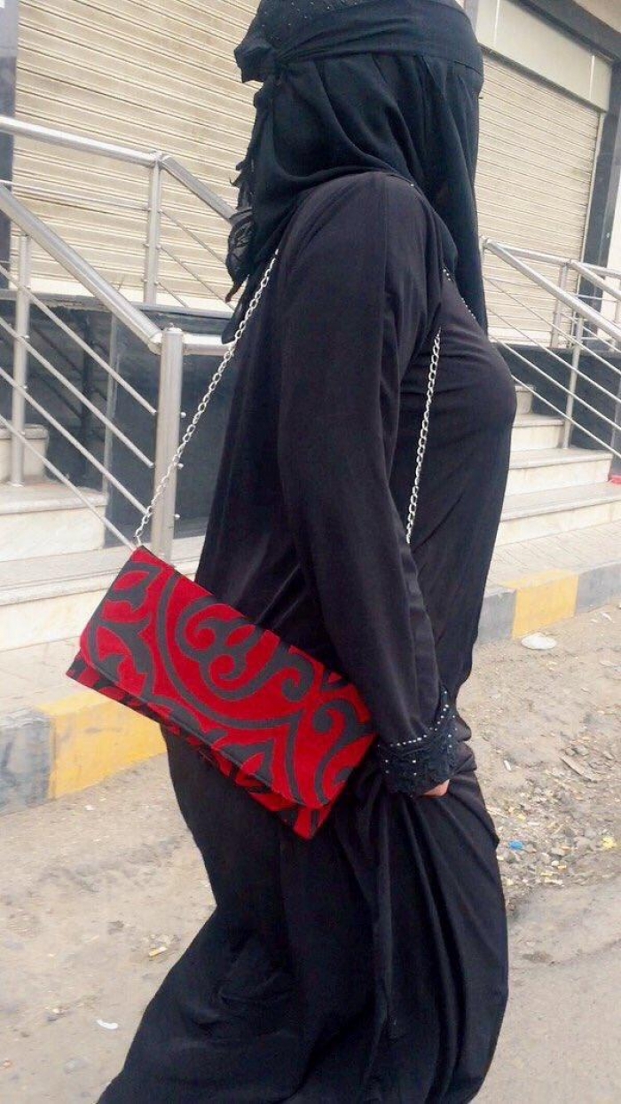 عصابة تختطف تاجر يمني وامرأة تتسلم الفدية 100 ألف ريال سعودي وتفرج عنه "تفاصيل"