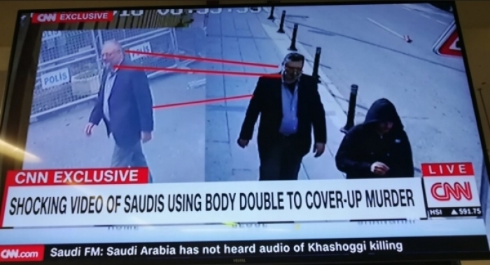 شاهد.. CNN الأمريكية تنشر صور مصطفى مدني خارجاً من القنصلية السعودية في إسطنبول مرتدياً ملابس خاشقجي