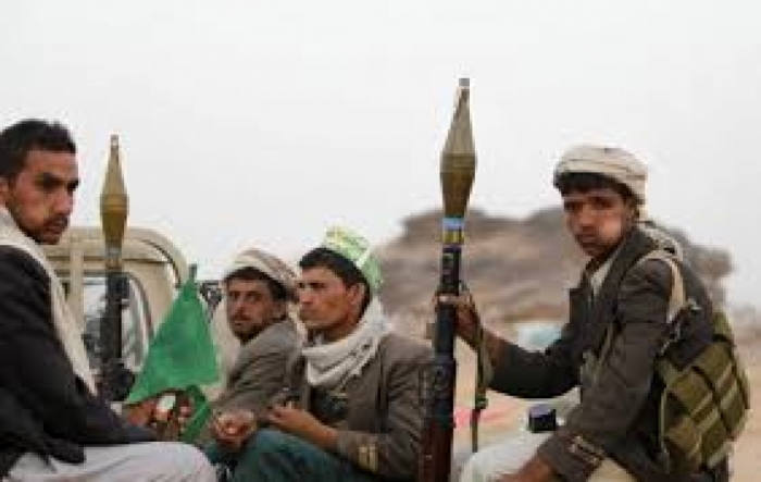الحوثيون يختطفون شابين من أبناء مكيراس والأهالي يعثرون على جثة أحدهما
