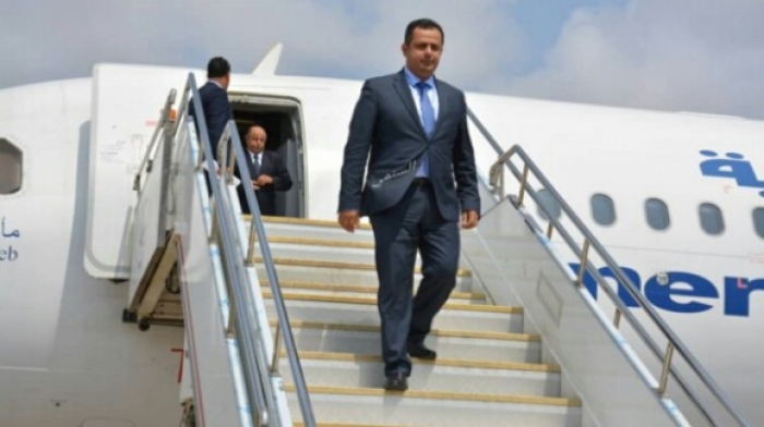 للمرة الأولى منذ تعيينه.. رئيس الوزراء اليمني الجديد يصل عدن
