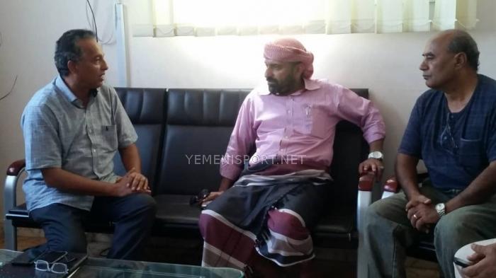 قيادة الرياضة بعدن والسلطة المحلية بالشيخ عثمان يناقشان مشروع تاهيل الصالة الرياضية